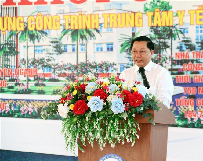 Trong ảnh: Giám đốc Sở Y tế Kiên Giang Hà Văn Phúc phát biểu tại Lễ khởi công. Ảnh: Lê Sen - TTXVN