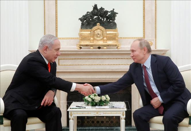 (tư liệu) Tổng thống Nga  Vladimir Putin (phải) và Thủ tướng Israel Benjamin Netanyahu (trái) tại cuộc gặp ở Moskva, Nga, ngày 30/1/2020. Ảnh: AFP/TTXVN