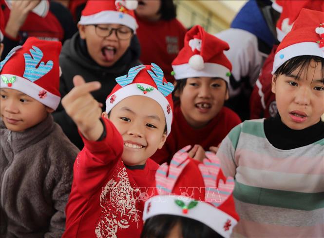 Học sinhTrường Tiểu học Bình Minh (Hà Nội) vui trong chương trình Giáng sinh an lành. Ảnh: Thanh Tùng - TTXVN