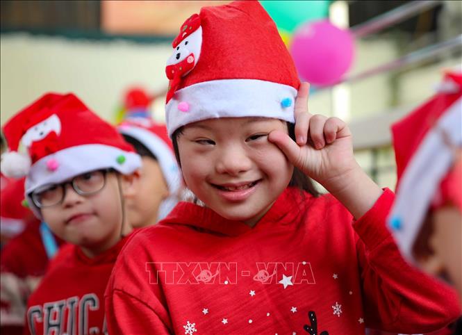 Chương trình được tổ chức gọn nhẹ nhưng mang đến không khí ấm áp, vui tươi cho học sinh. Ảnh: Thanh Tùng - TTXVN