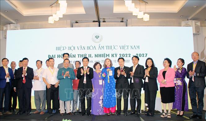 Trong ảnh: Ban chấp hành Hiệp hội Văn hóa Ẩm thực Việt Nam, nhiệm kỳ II (2022-2027) ra mắt Đại hội. Ảnh: Mỹ Phương - TTXVN