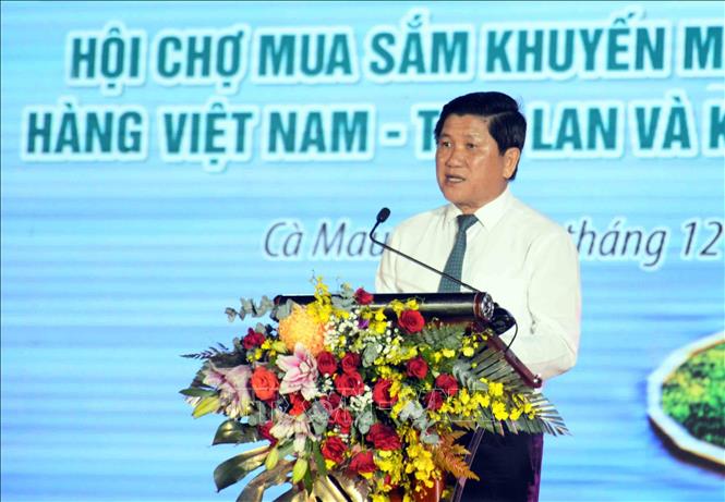 Phó Chủ tịch UBND tỉnh Cà Mau Lê Văn Sử phát biểu khai mạc Ngày hội cua Cà Mau - lần thứ I. Ảnh: Huỳnh Anh - TTXVN
