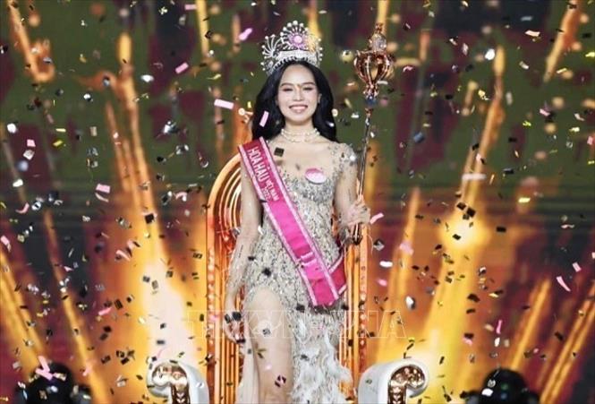 Khoảnh khắc đăng quang vô cùng rạng rỡ của Hoa hậu Việt Nam 2022 Huỳnh Thị Thanh Thuỷ. Ảnh: Thu Hương - TTXVN