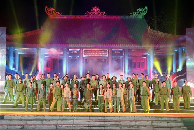 Chương trình biểu diễn nghệ thuật tại buổi lễ. Ảnh: Quân Trang - TTXVN