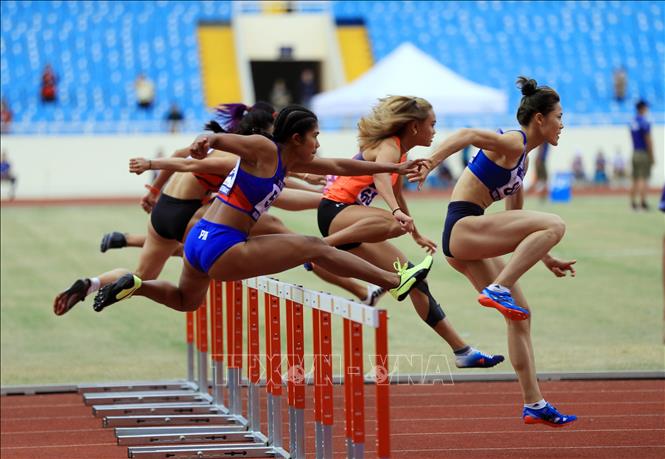 Vietnamese Bui Thi Nguyen wins the gold medal in the women’s 100m hurdle at 13”51 at the 31st Southeast Asian Games. VNA Photo