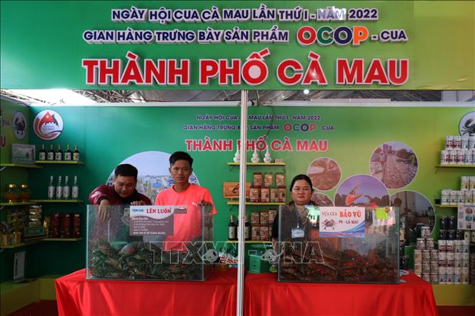 Gian hàng trưng bày, quảng bá sản phẩm cua Cà Mau. Ảnh: Kim Há-TTXVN