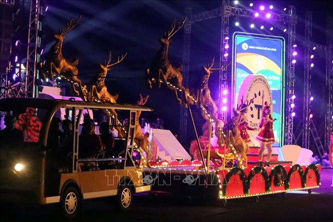 During the carnival, art performances and parades were combined with a music festival called Ha Long Carnaval EDM Party. VNA Photo: Thanh Vân