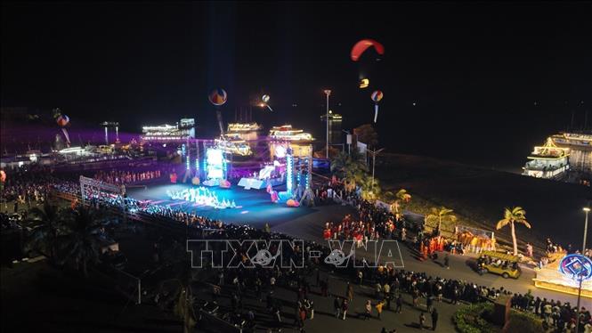The highlight of this year's carnival is the mobile stage and professional sound and light systems and modern technology wireless connectivity solutions. VNA Photo: Thanh Vân
