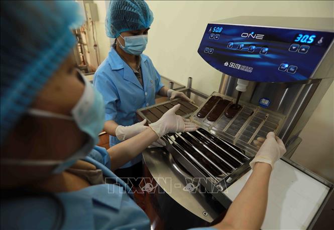 Nam Truong Son cocoa Co. Ltd produces 70 tonnes of products for domestic and Japanese markets. VNA Photo: Vũ Sinh 