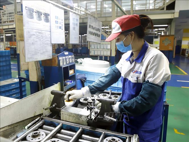 Production of the Japanese-invested Exedy Vietnam Co. Ltd at the Khai Quang IP. VNA Photo: Hoàng Hùng