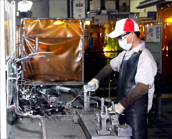 Production of the Taiwanese-invested Vietnam Precision Industrial No. 1 Co. Ltd at the Khai Quang IP. VNA Photo: Hoàng Hùng 