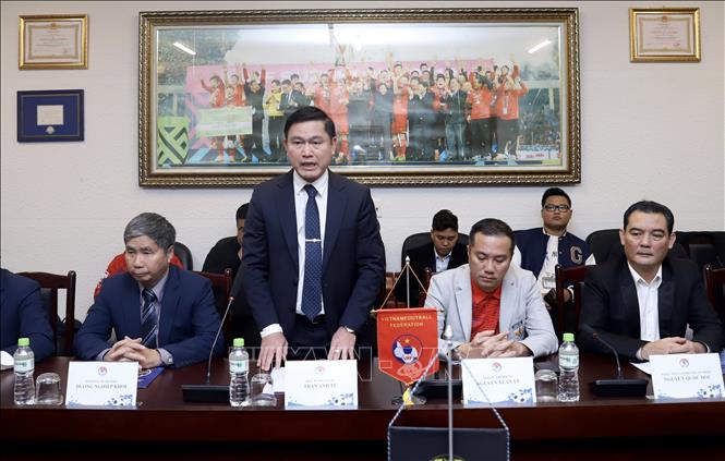 Phó Chủ tịch VFF Trần Anh Tú phát biểu. Ảnh: TTXVN phát