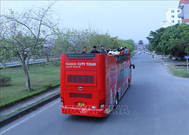 Trong ảnh: Tuyến xe buýt 2 tầng tham quan thành phố Ninh Bình và một số khu điểm du lịch trong tỉnh. Ảnh: Thùy Dung - TTXVN