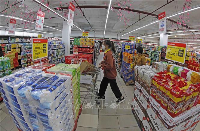 Trong ảnh: Đa dạng các loại hàng hóa được bày bán tại siêu thị Winmart Võ Thị Sáu, Hà Nội. Ảnh: Trần Việt - TTXVN
