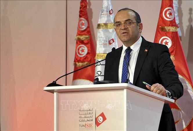 Chủ tịch Cơ quan bầu cử độc lập Tunisia (ISIE) Farouk Bouasker phát biểu trong cuộc họp báo ở Tunis ngày 19/12/2022. Ảnh: AFP/TTXVN