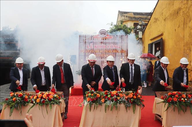 At the ground-breaking ceremony for the Cau (Bridge) Pagoda's restoration. VNA Photo: Đoàn Hữu Trung