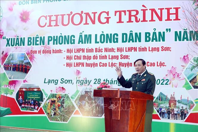 Đại tá Trịnh Hữu Tăng, Chính ủy Bộ đội Biên phòng tỉnh Lạng Sơn phát biểu tại Chương trình. Ảnh: Anh Tuấn – TTXVN