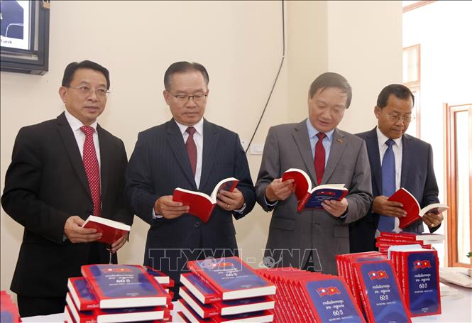 Delegates at the book’s debut ceremony. VNA Photo: Phạm Kiên