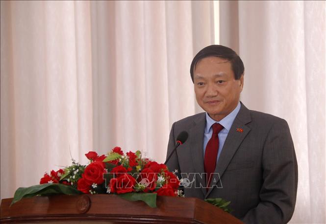 Vietnamese Ambassador to Laos Nguyen Ba Hung speaks at the book’s debut ceremony. VNA Photo: Phạm Kiên