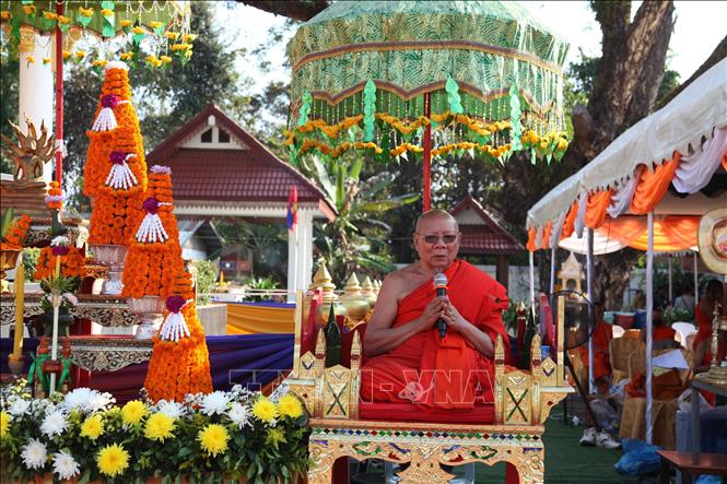 A ceremony is held in Vientiane province to commemorate heroes and martyrs of the Laos-Vietnam combat alliance who laid down their lives on the Keun battlefield in 1946. VNA Photo: Đỗ Bá Thành