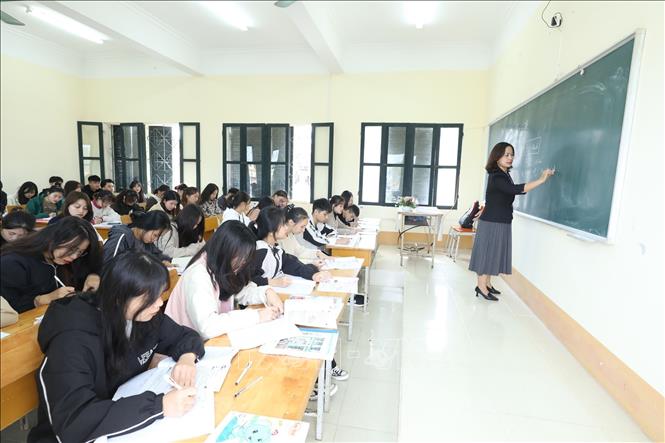 Giờ học ngoại ngữ của sinh viên Lớp K19TV3 Trường Cao đẳng Sư phạm Lạng Sơn. Ảnh: Anh Tuấn – TTXVN