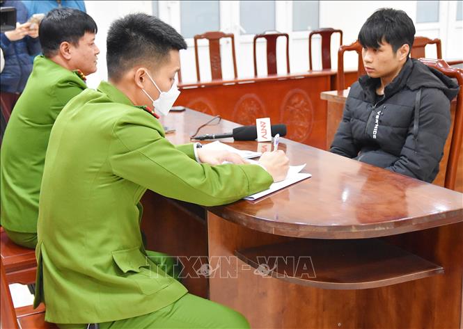 Đối tượng Vũ Đăng Mạnh tại cơ quan điều tra. Ảnh: Thái Hùng - TTXVN