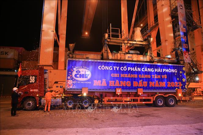 At Tan Vu terminal branch. VNA Photo: Minh Huệ