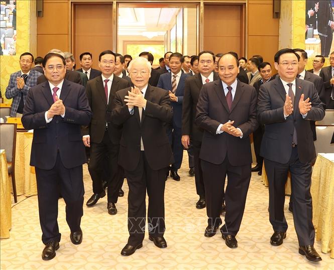 Trong ảnh: Tổng Bí thư Nguyễn Phú Trọng cùng các đồng chí lãnh đạo Đảng, Nhà nước và đại biểu đến dự hội nghị. Ảnh: Trí Dũng –TTXVN