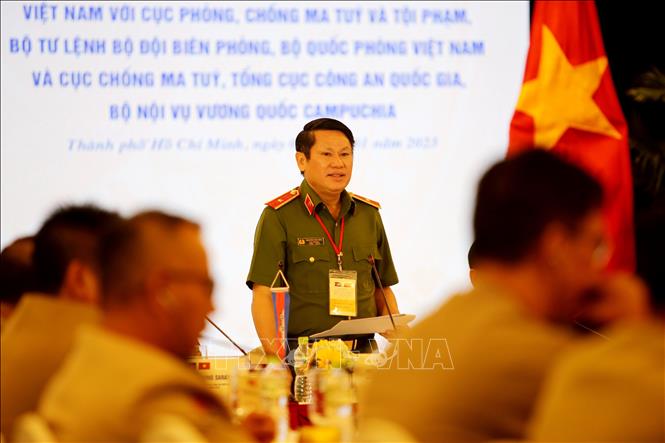 Major General Nguyen Van Vien, Director of the Counter-Narcotics Police Department (C04) ) under the Public Security Ministry,  speaks at the meeting. VNA Photo: Thành Chung