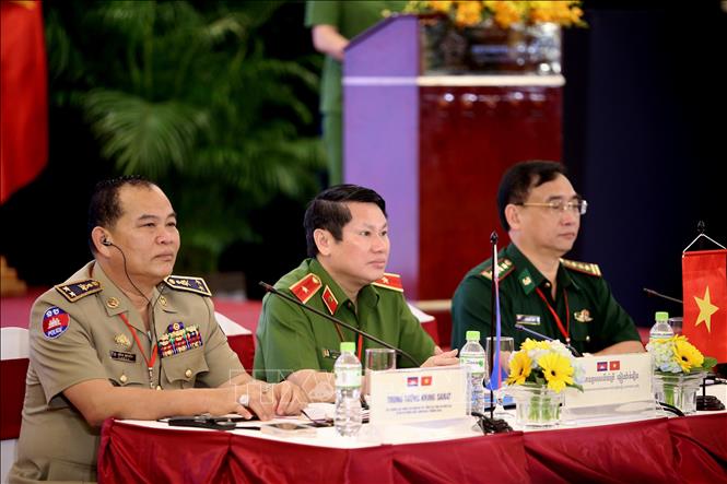 The presidium of the meeting. VNA Photo: Thành Chung