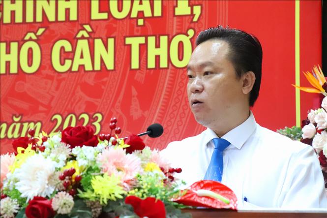 Ông Nguyễn Quốc Cường, Chủ tịch UBND quận Cái Răng phát biểu. Ảnh: Thu Hiền - TTXVN