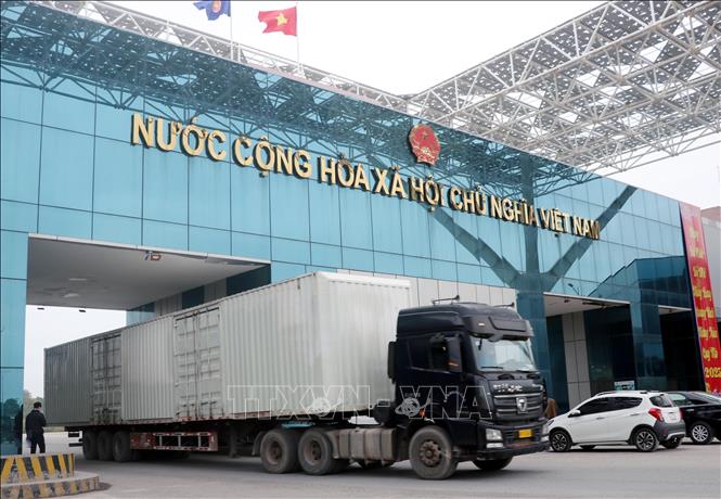 Bac Luan Bridge border gate II, Mong Cai city, Quang Ninh province. VNA Photo: Văn Đức