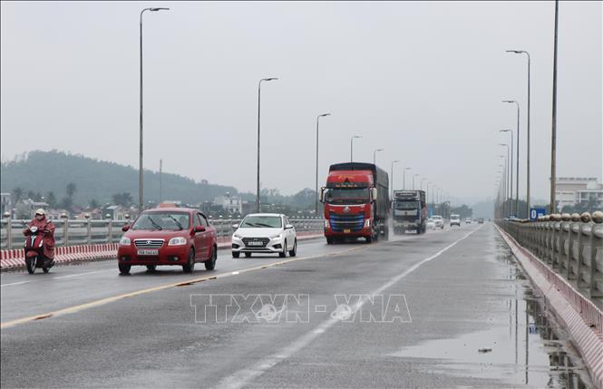 Cầu Trà Khúc hoàn thành thi công đưa vào sử dụng năm 2004, chiều dài 1.200m, gồm 17 nhịp. Ảnh: Phạm Cường-TTXVN