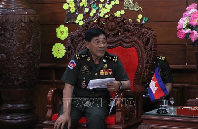 Trong ảnh: Trung tướng El Sa Mun, Phó Tham mưu trưởng Bộ Tư lệnh Cảnh vệ Quân đội Hoàng gia Campuchia phát biểu. Ảnh: Hồng Thái - TTXVN
