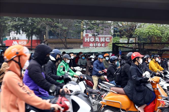 Ùn tắc kéo dài trên đường Nguyễn Trãi hướng đi sang Tây Sơn. Ảnh: Huy Hùng - TTXVN