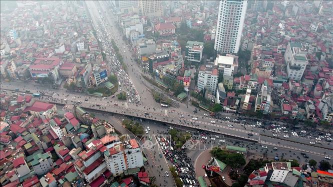 Nút giao thông Ngã Tư Sở trong buổi sáng đầu tiên tổ chức lại giao thông. Ảnh: Huy Hùng - TTXVN