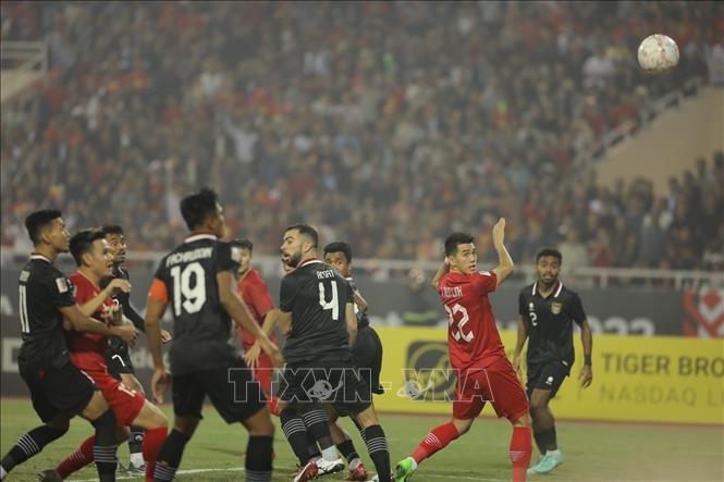 Nguyen Tien Linh scores the second goal for Vietnam. VNA Photo