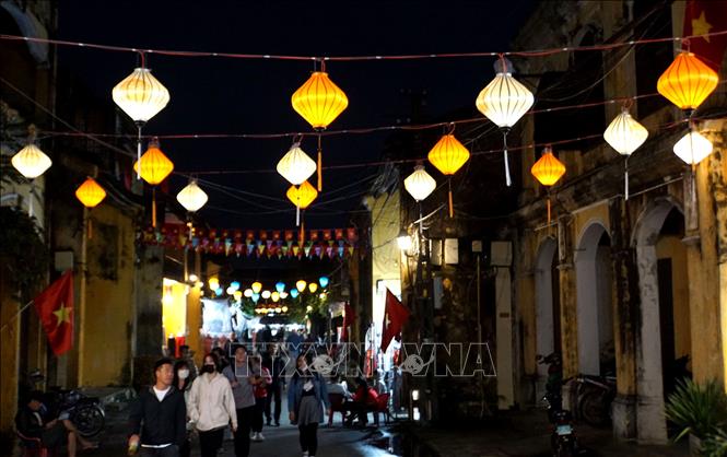 Lanterns are hung along streets in Hoi An. VNA Photo: Trịnh Bang Nhiệm