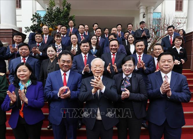 Tổng Bí thư Nguyễn Phú Trọng và các đại biểu với lãnh đạo tỉnh Thái Nguyên. Ảnh: Trí Dũng– TTXVN