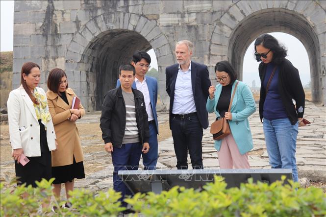 UNESCO Representative in Vietnam Christian Manhart visits the citadel. VNA Photo: Hoa Mai