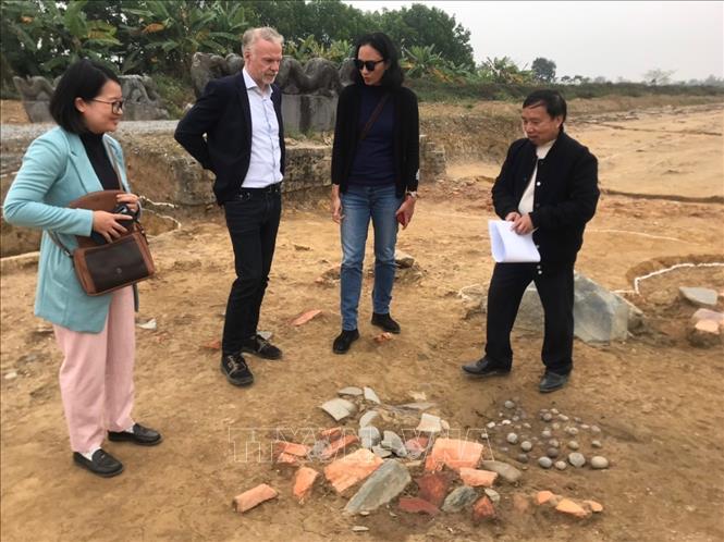 UNESCO Representative in Vietnam Christian Manhart visits the citadel. VNA Photo: Hoa Mai
