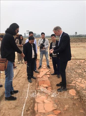 UNESCO Representative in Vietnam Christian Manhart visits the citadel's excavation site. VNA Photo: Hoa Mai