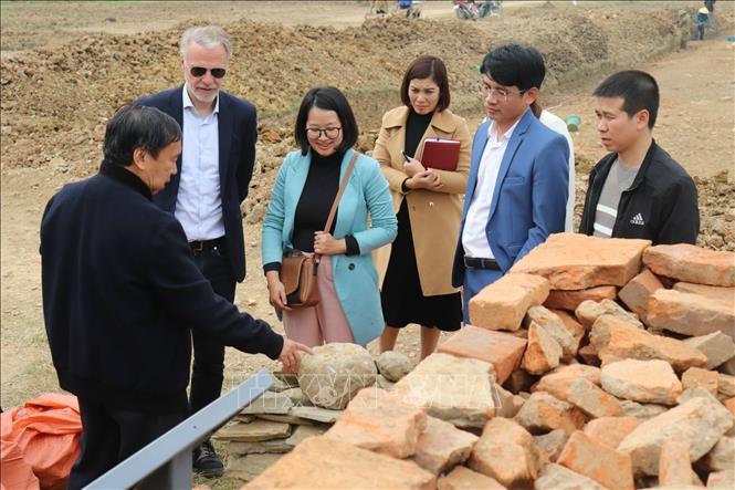 UNESCO Representative in Vietnam Christian Manhart visits the citadel's excavation site. VNA Photo: Hoa Mai