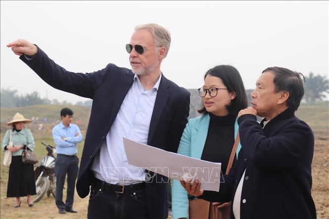 UNESCO Representative in Vietnam Christian Manhart visits the citadel's excavation site. VNA Photo: Hoa Mai