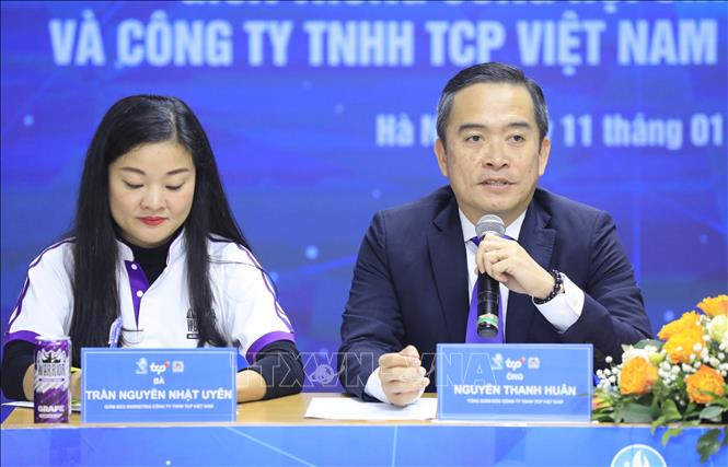 Trong ảnh: Tổng Giám đốc TCP Việt Nam Nguyễn Thanh Huân giải đáp các câu hỏi của các vận động viên trong lễ ký kết. Ảnh: Minh Đức - TTXVN

