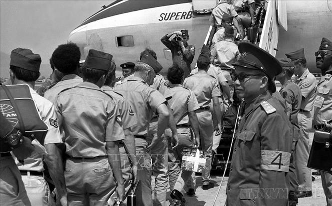 Ngày 29/3/1973, những người lính Mỹ cuối cùng lên máy bay tại sân bay Đà Nẵng để rút khỏi Việt Nam dưới sự giám sát của Tổ Quốc tế và Tổ Liên hợp quân sự bốn bên. Ảnh: Tư liệu TTXVN