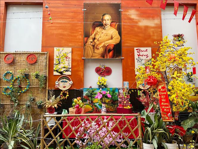 Trong ảnh: Hẻm 100 Trần Hưng Đạo (Quận 1) cũng đã hoàn tất việc trang trí tuyến hẻm đón Tết. Ảnh: Thu Hương - TTXVN
