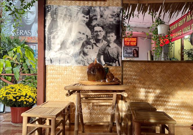 Trong ảnh: Khung cảnh Tết xưa được tái hiện tại khu chung cư 47-57 Nguyễn Thái Bình (Quận 1). Ảnh: Thu Hương - TTXVN