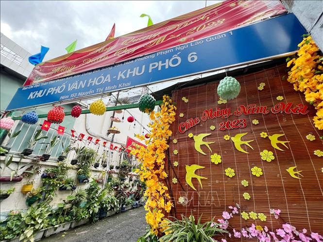 Trong ảnh: Hẻm 153 Nguyễn Thị Minh Khai (Quận 1) trở thành tâm điểm chú ý của người dân khi lưu thông qua đoạn đường này mỗi dịp cận Tết. Ảnh: Thu Hương - TTXVN