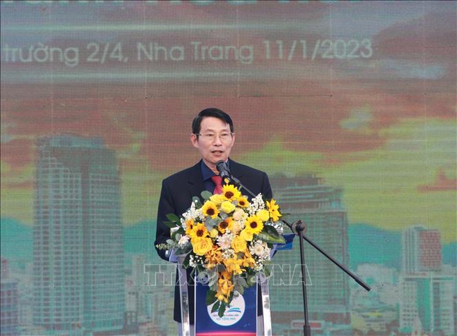 Ông Đinh Văn Thiệu, Phó Chủ tịch Ủy ban nhân dân tỉnh Khánh Hòa phát biểu lễ phát động. Ảnh: Phan Sáu - TTXVN